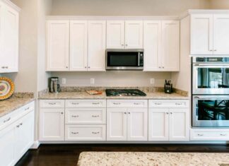 Застарілі стільниці на кухні: чого радять уникати дизайнери зараз