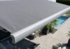 Installare una tenda retrattile senza forare: la soluzione estiva da 60 euro