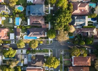 Choose the right roof style and material for your home